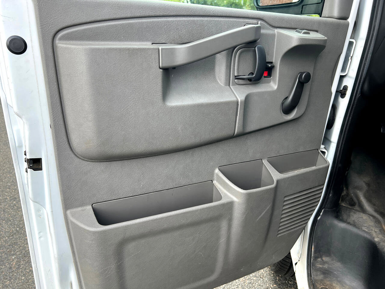 Used 2018 Chevrolet Express 2500 image 13