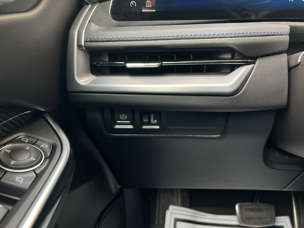 Used 2025 Cadillac XT4 Sport image 27