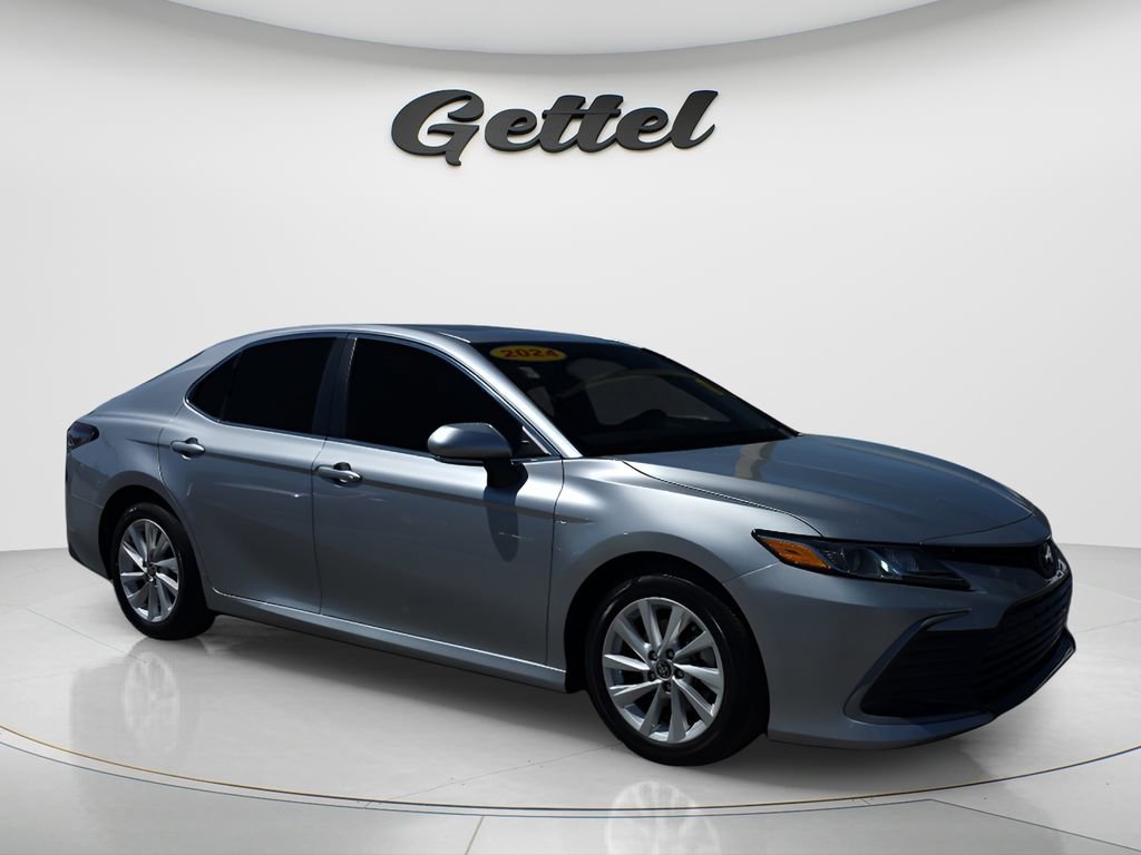 Used 2024 Toyota Camry LE w/ Convenience Package image 10