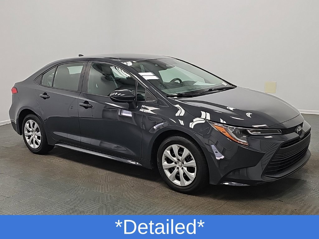Used 2023 Toyota Corolla LE FWD image 2