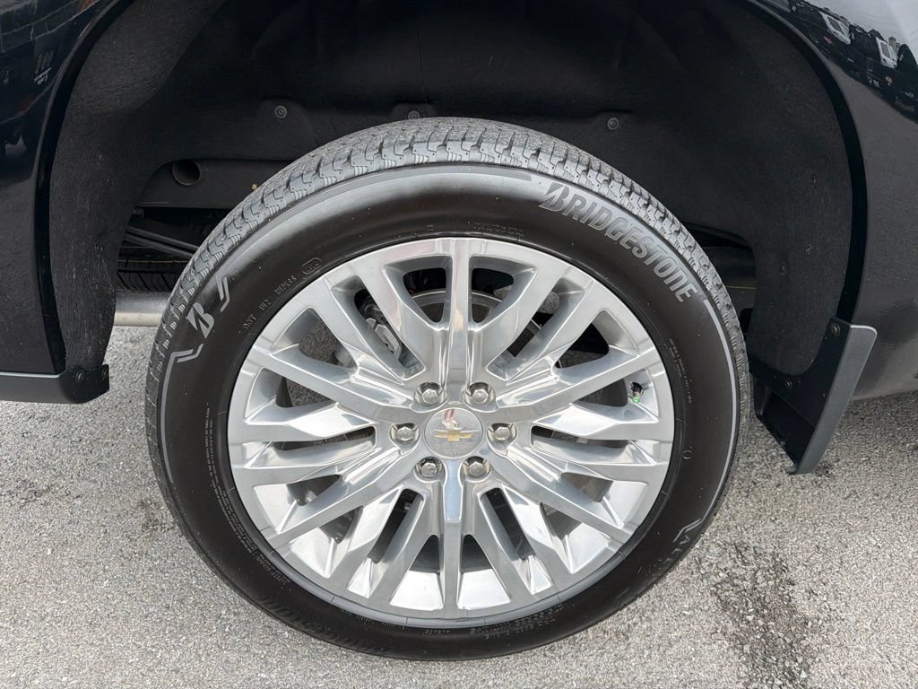 Used 2025 Chevrolet Silverado 1500 High Country w/ High Country Premium Package AWD/4WD image 14