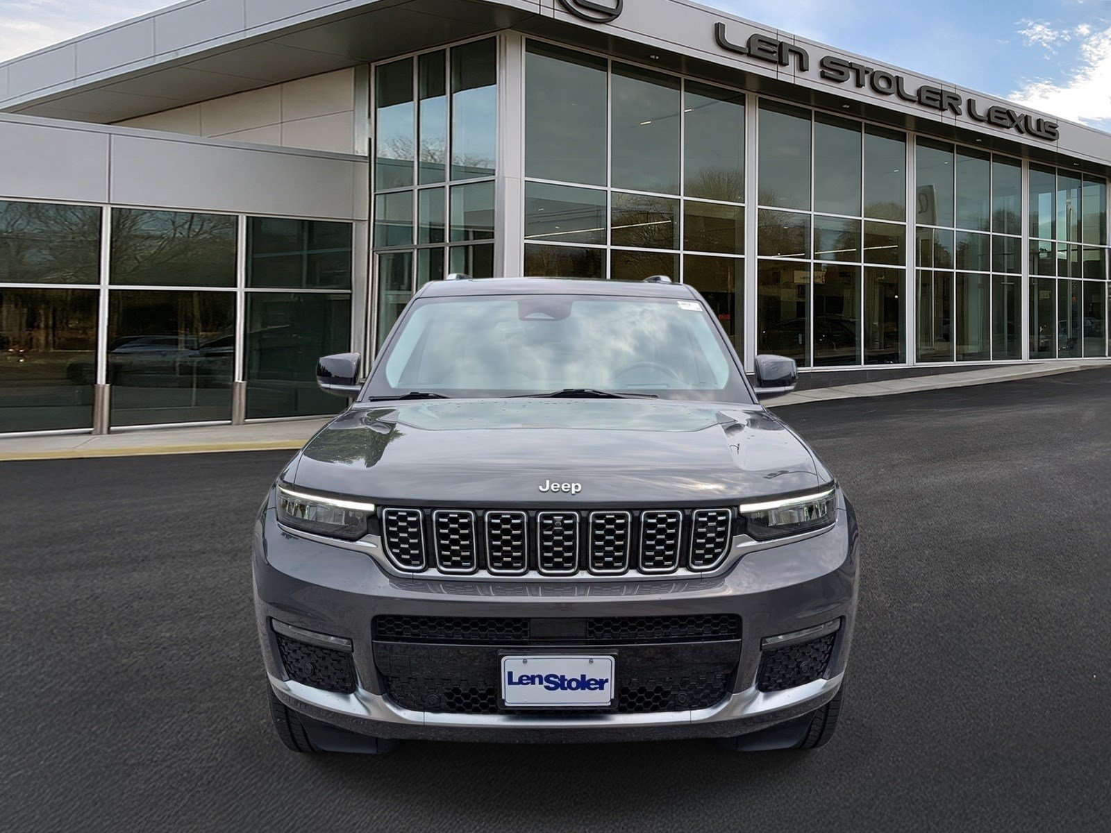 Used 2023 Jeep Grand Cherokee L Summit w/ Advanced Protech Group IV AWD/4WD image 8