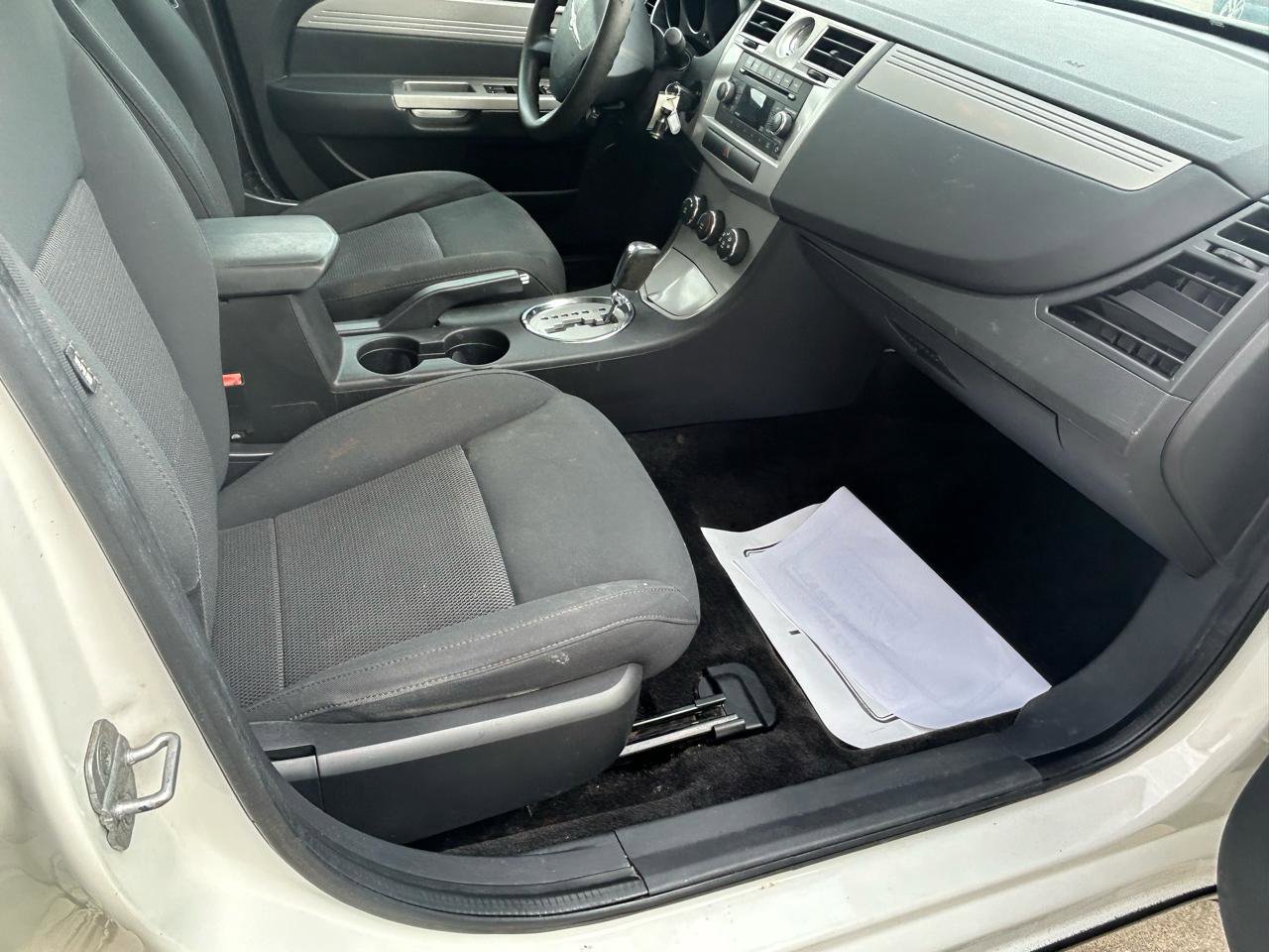 Used 2010 Chrysler Sebring Touring FWD image 12