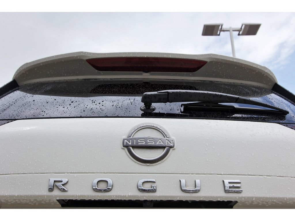 Used 2023 Nissan Rogue SV FWD image 10