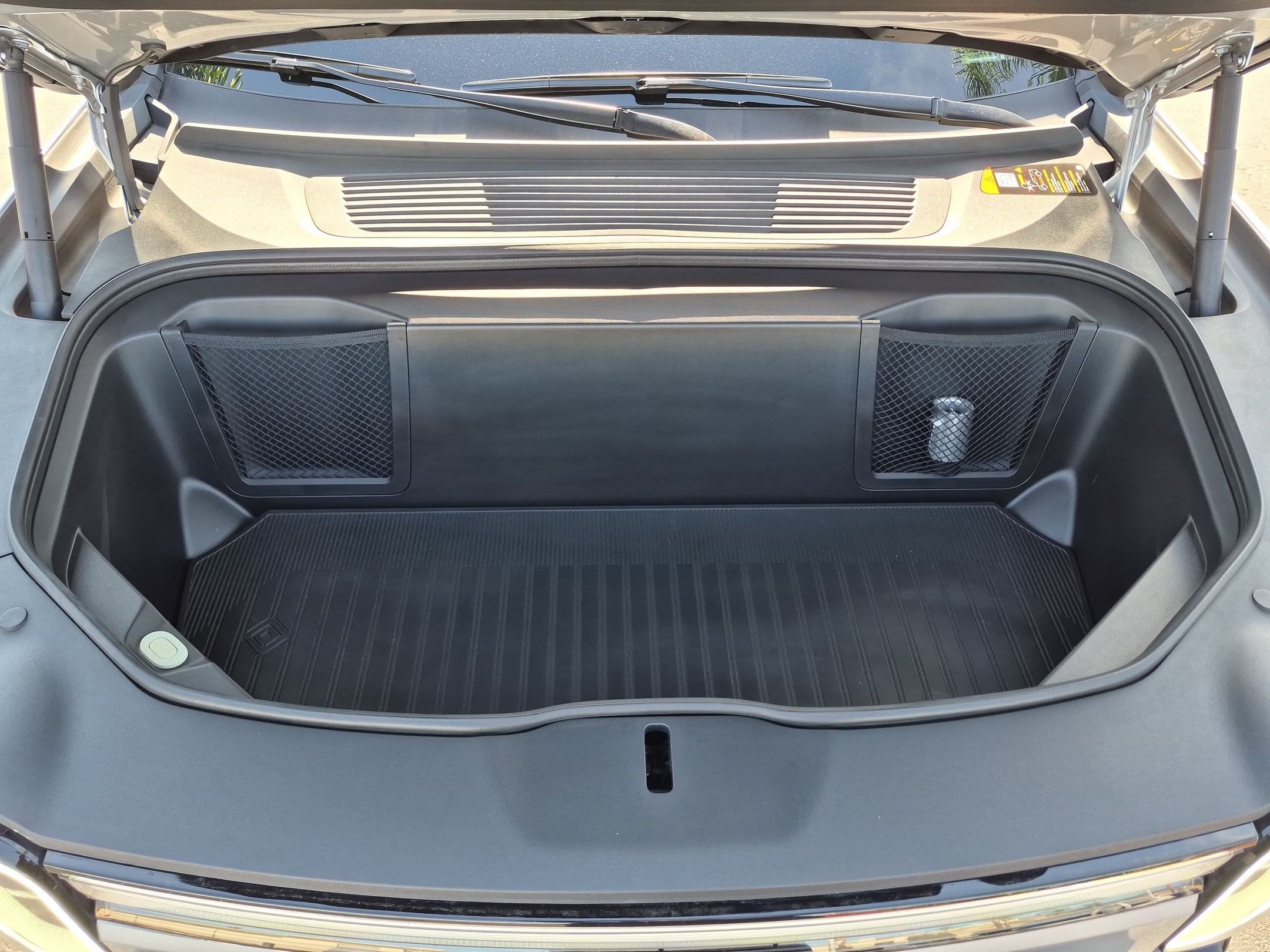 Used 2025 Rivian R1S Adventure Dual AWD/4WD image 34