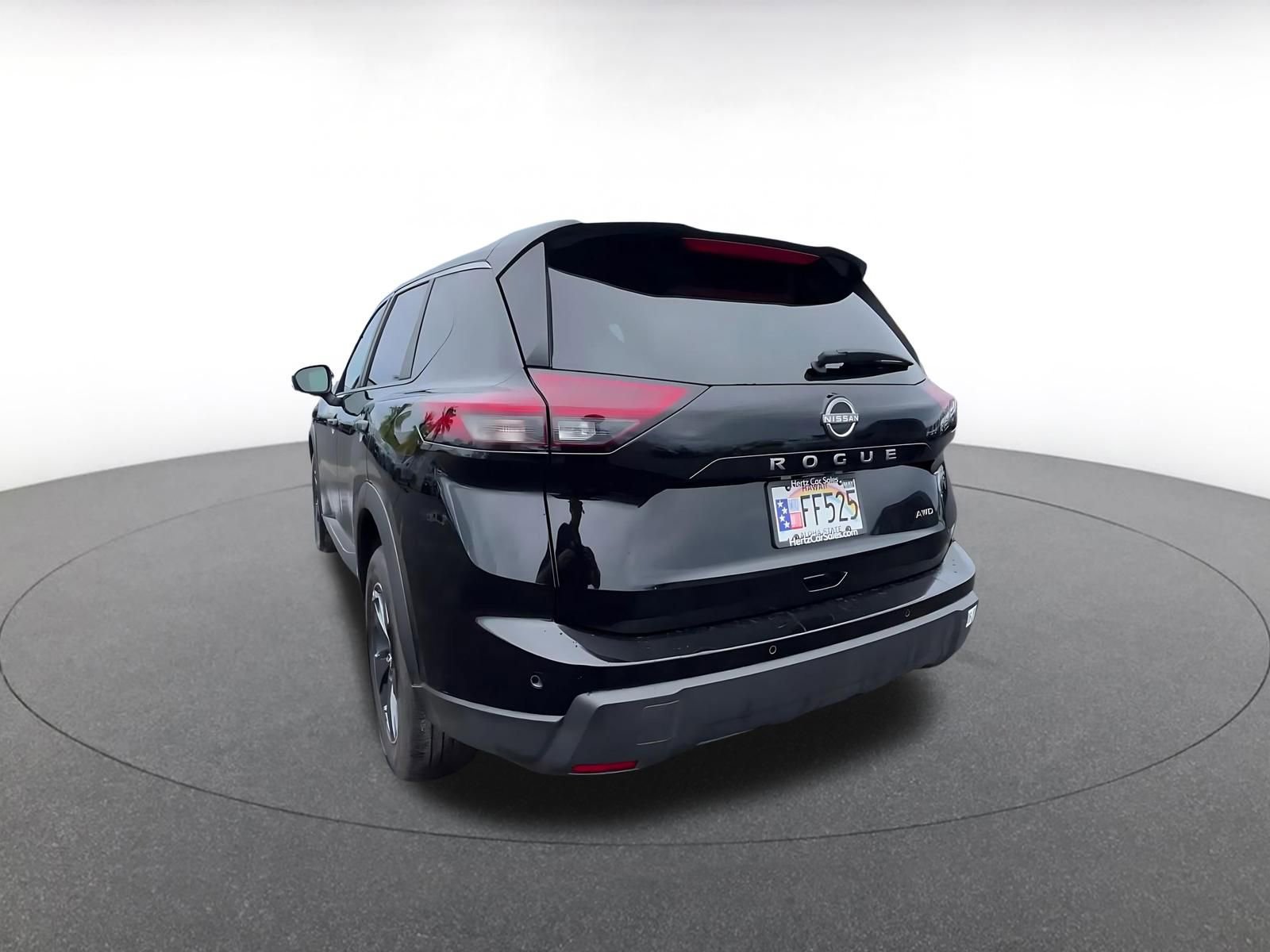 Used 2025 Nissan Rogue SV image 11