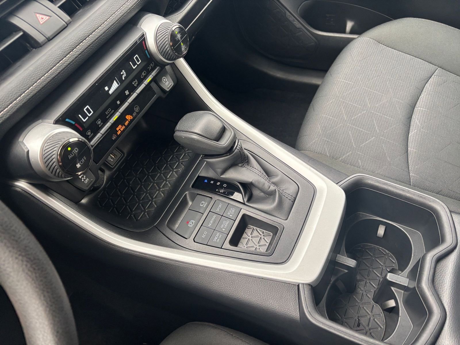 Used 2025 Toyota RAV4 XLE image 41