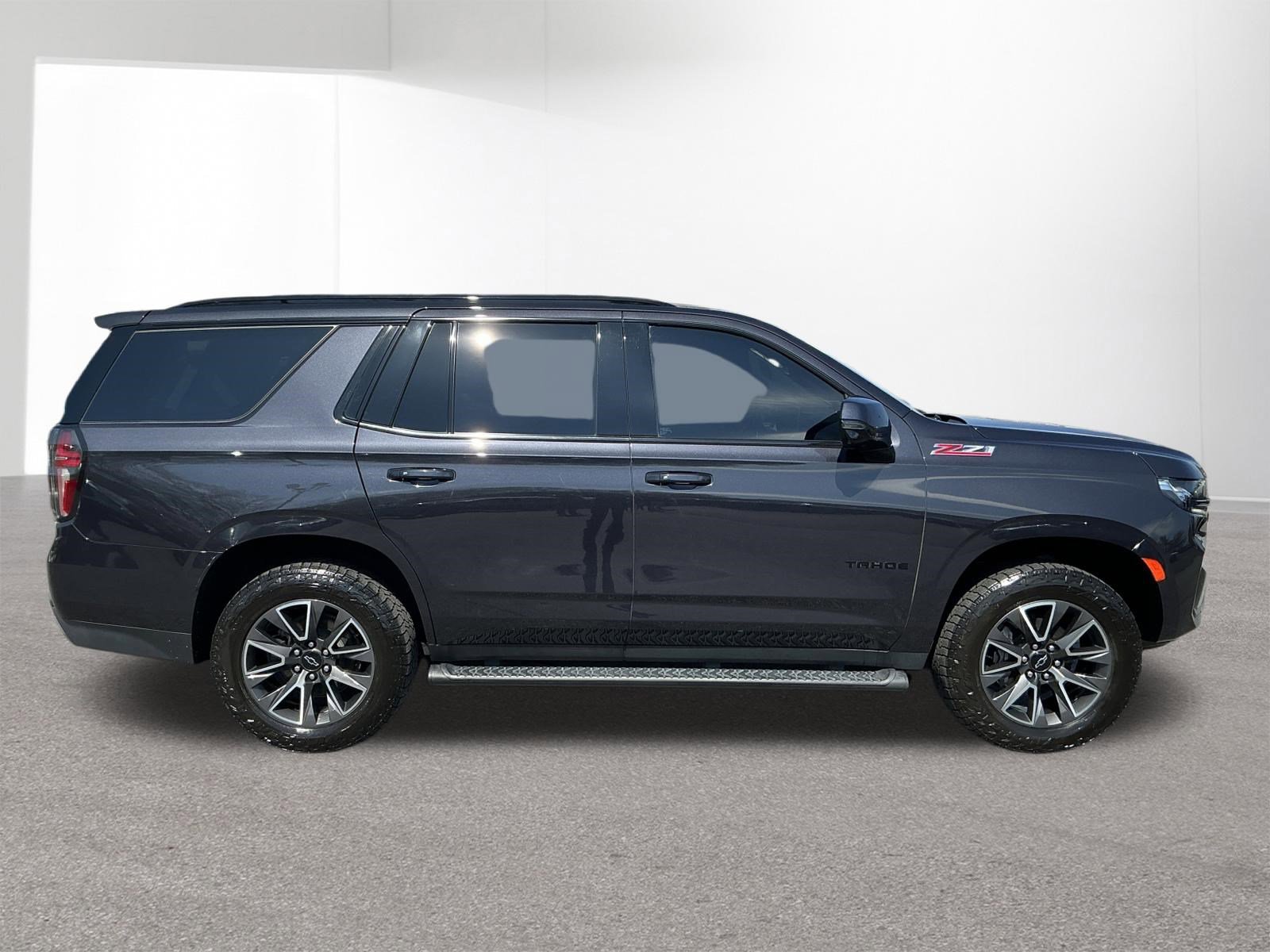 Used 2023 Chevrolet Tahoe Z71 w/ Luxury Package AWD/4WD image 2