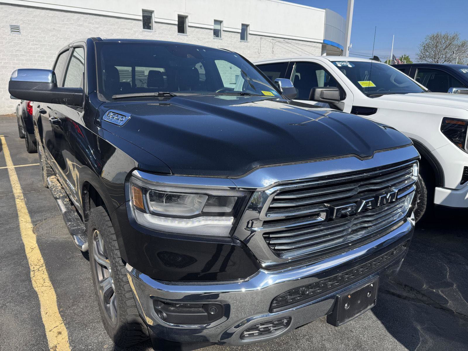 Used 2023 RAM 1500 Laramie AWD/4WD image 1