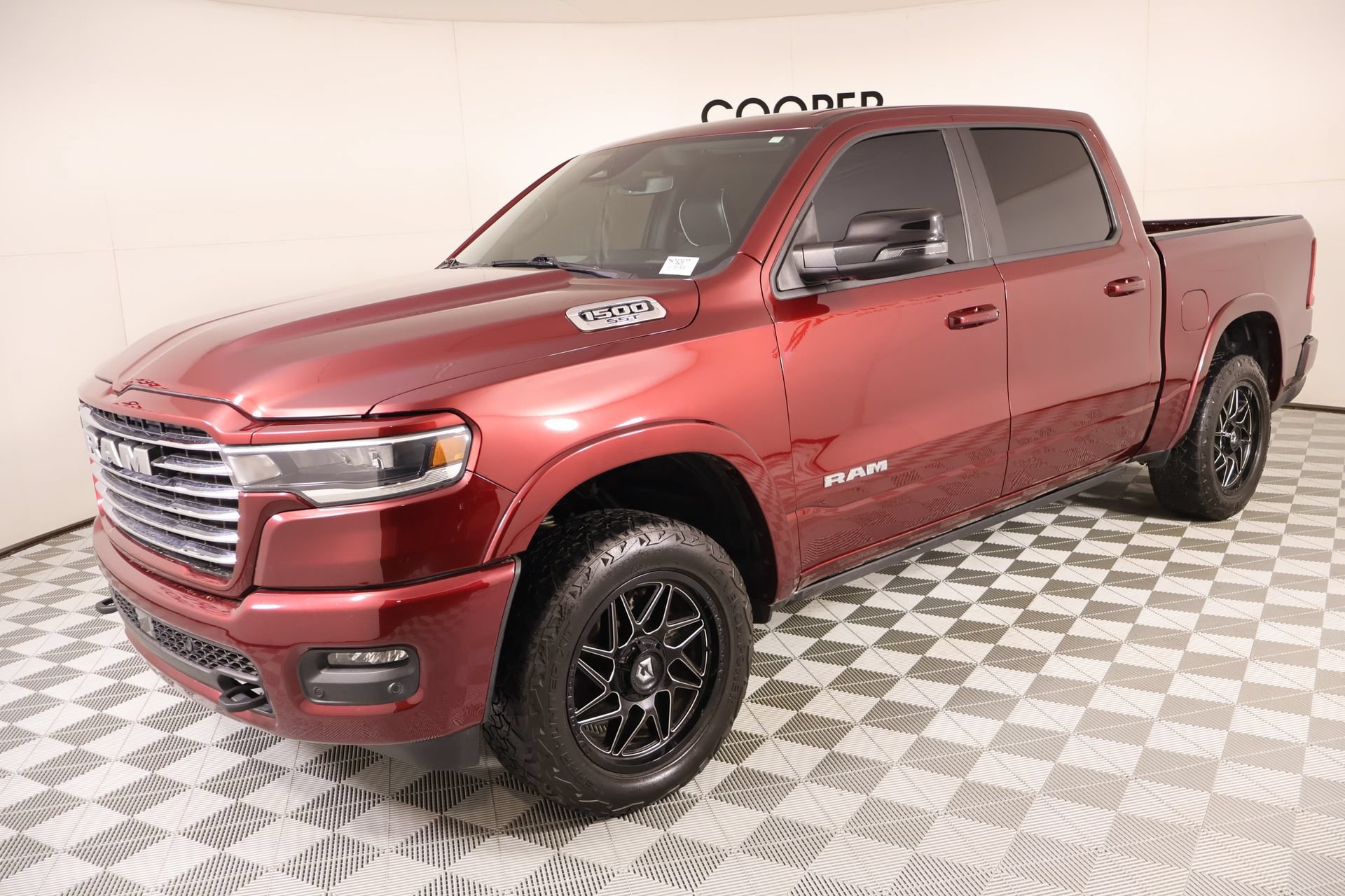 Used 2025 RAM 1500 Laramie w/ Laramie Southwest Edition AWD/4WD image 11