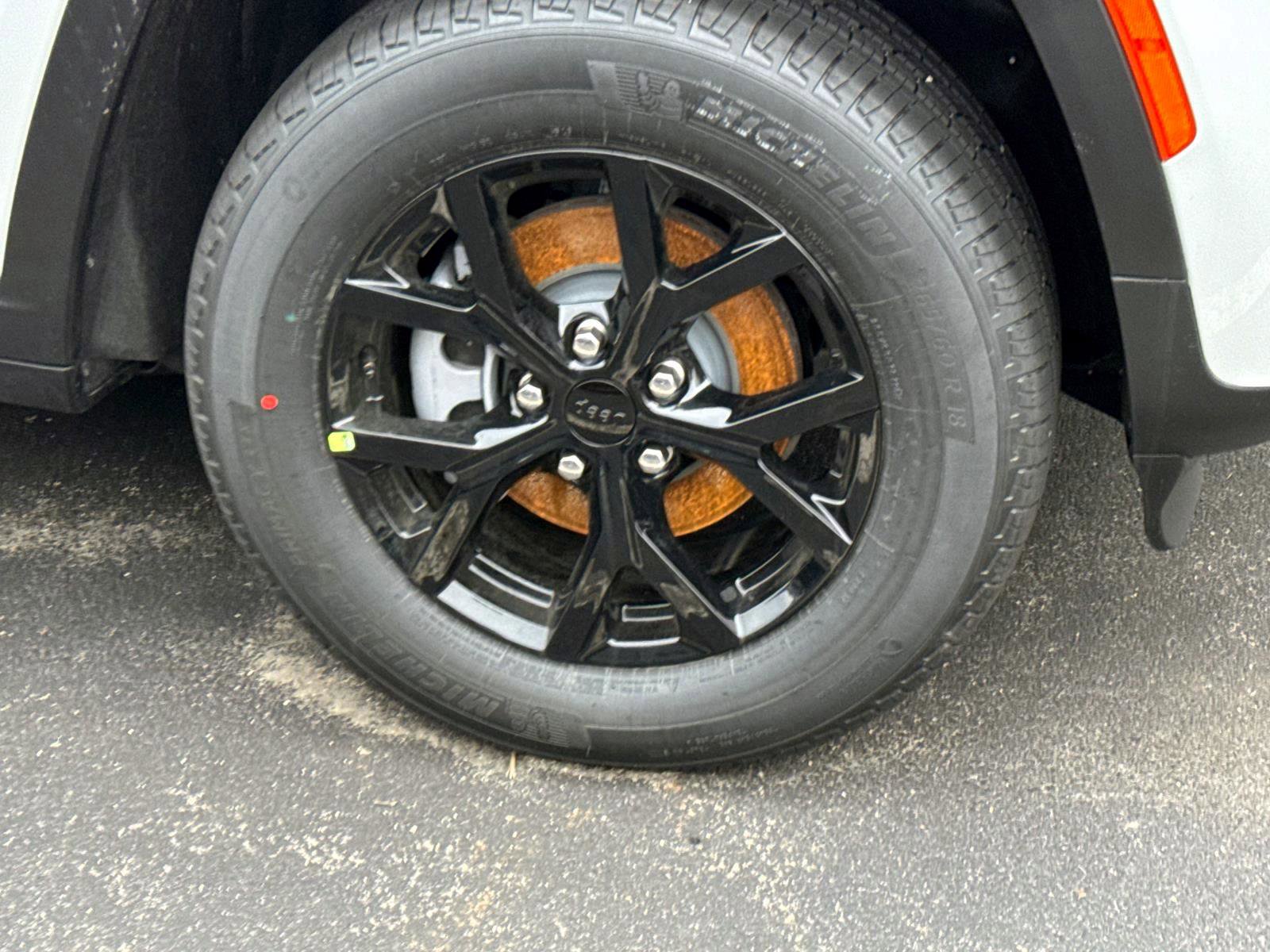 New 2026 Jeep Grand Cherokee Altitude image 4