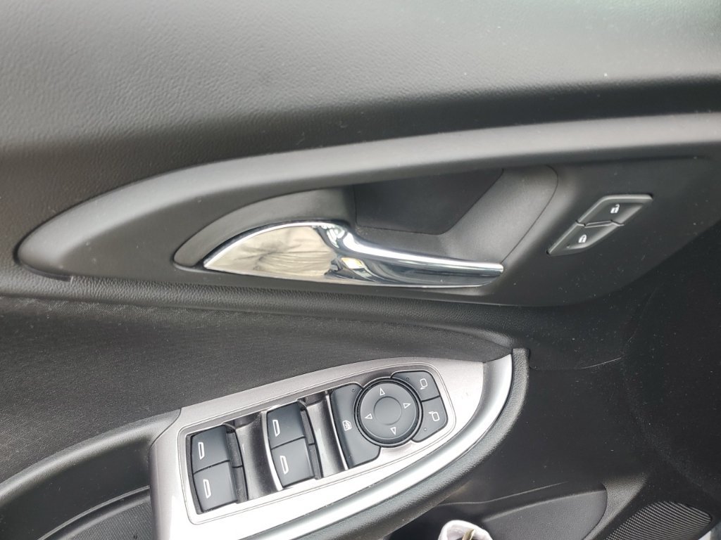 Used 2022 Chevrolet Malibu LS FWD image 9