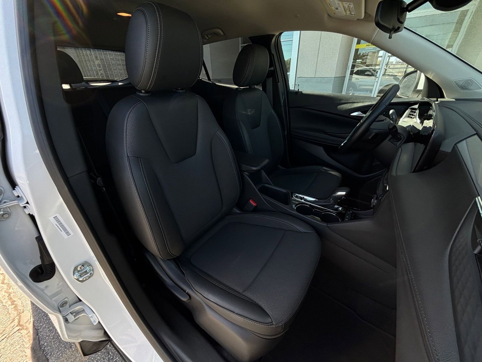 Used 2025 Buick Encore GX Preferred image 36