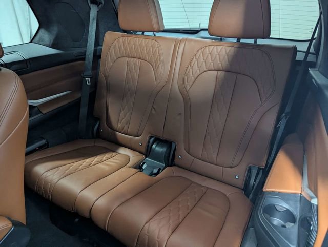 Used 2021 BMW X7 M50i AWD/4WD image 9