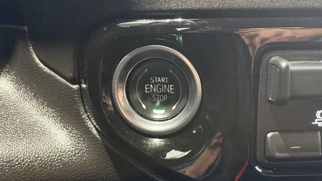 Used 2025 GMC Sierra 1500 SLT AWD/4WD image 37