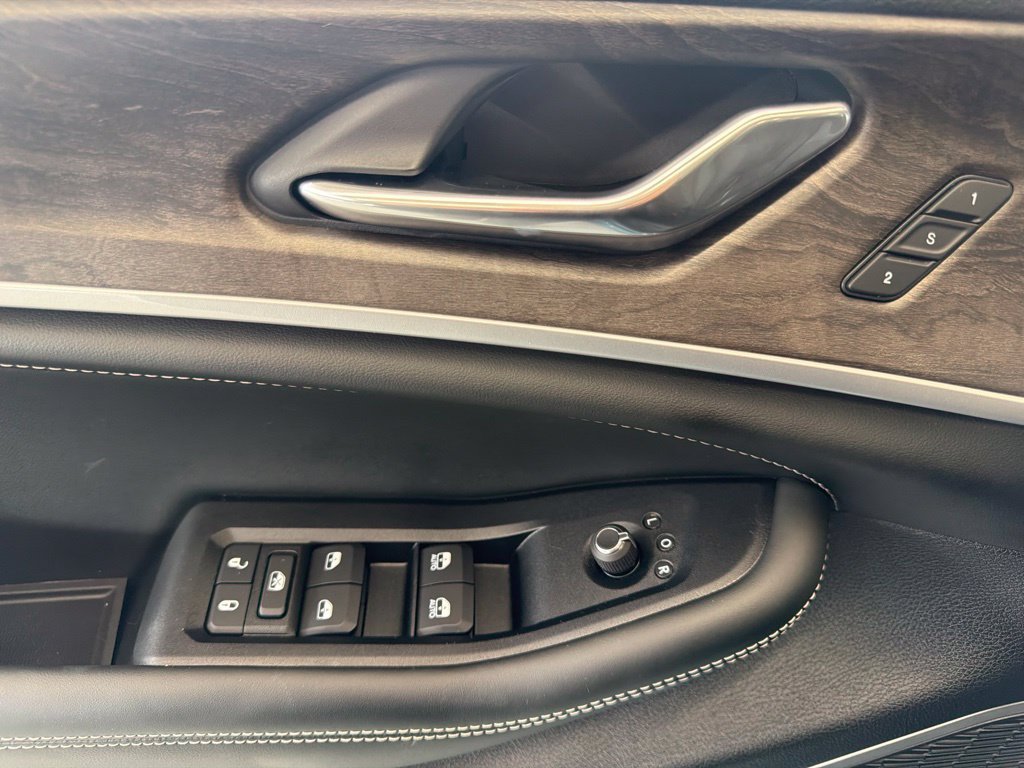 New 2026 Jeep Grand Cherokee Limited AWD/4WD image 17