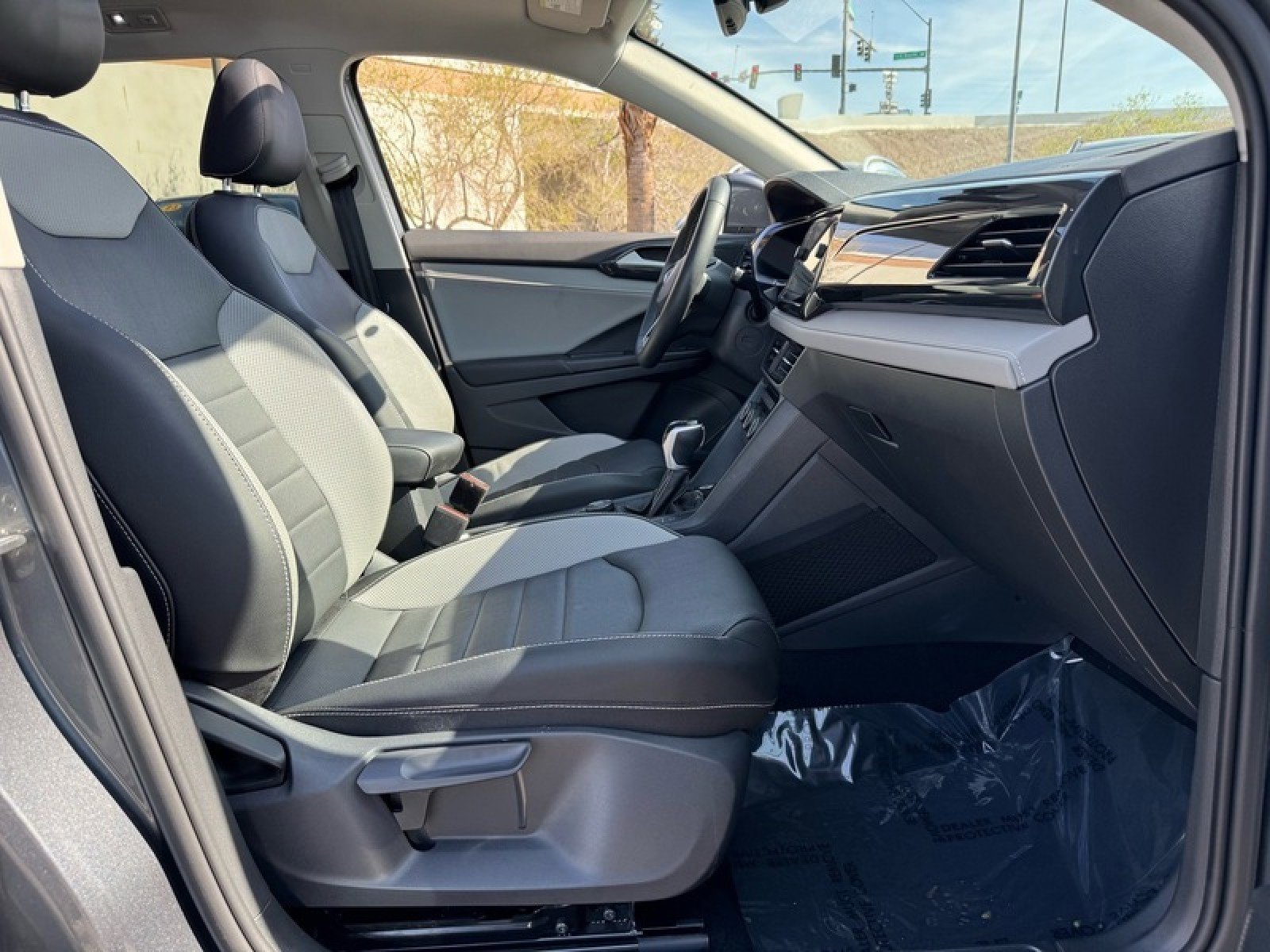 Used 2022 Volkswagen Taos SEL w/ Panoramic Sunroof Package image 24