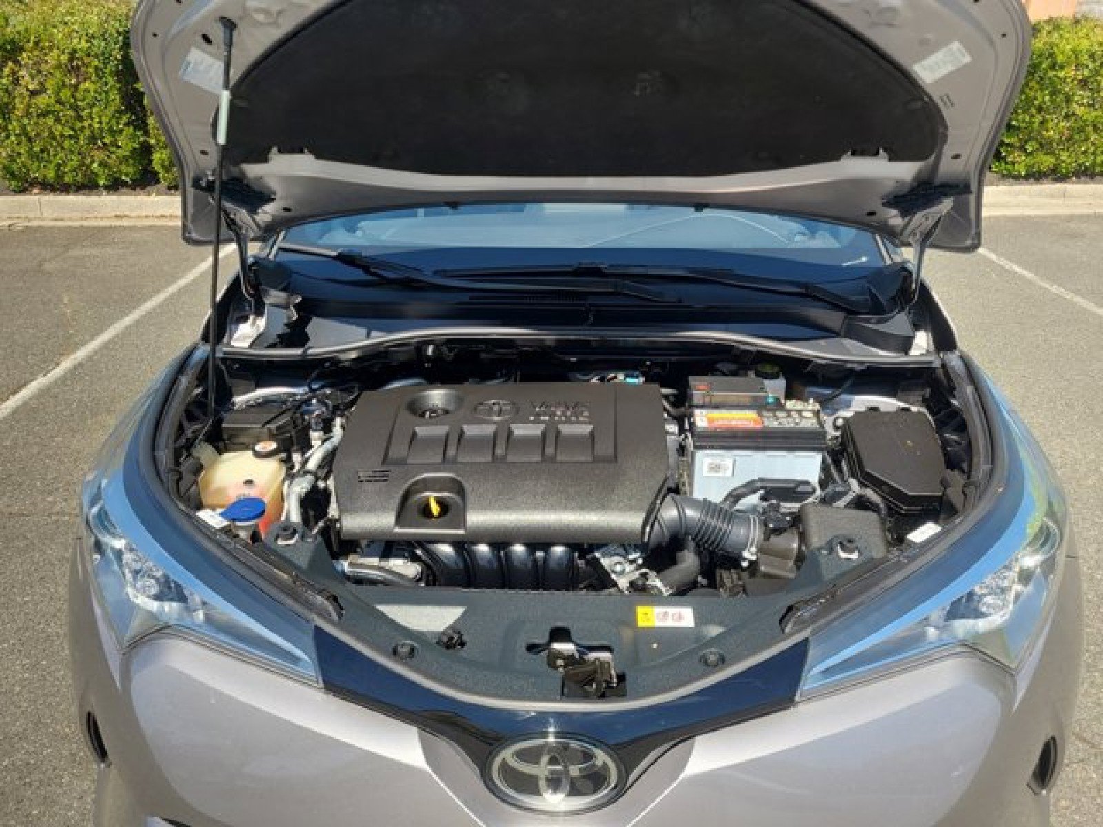 Used 2019 Toyota C-HR XLE image 9