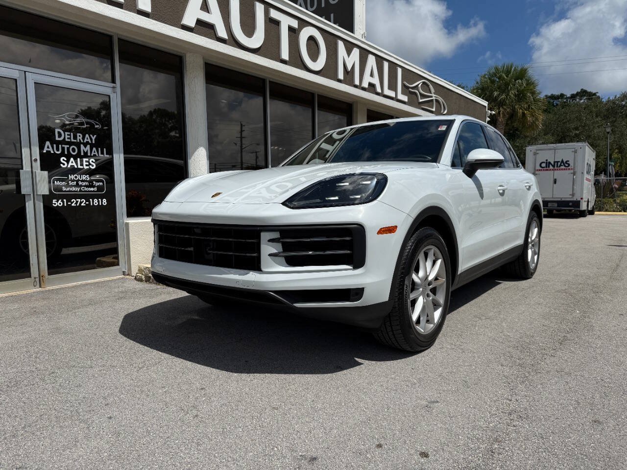 Used 2024 Porsche Cayenne AWD/4WD image 3