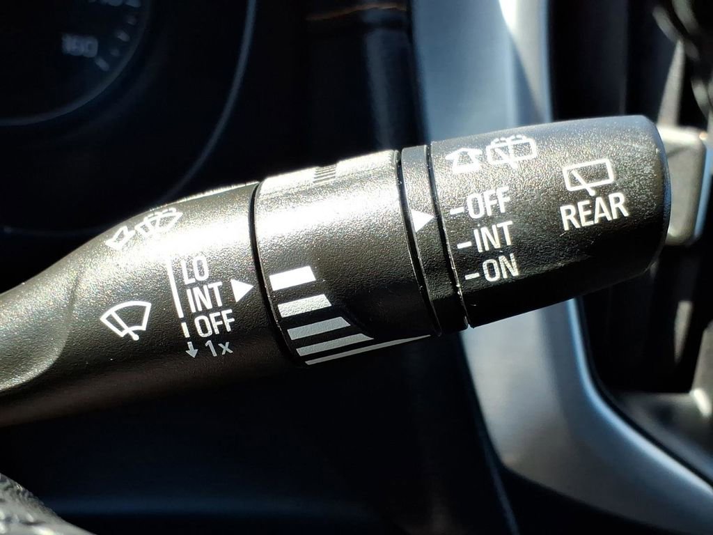 Used 2021 GMC Terrain SLT w/ LPO, Floor Liner Package AWD/4WD image 24