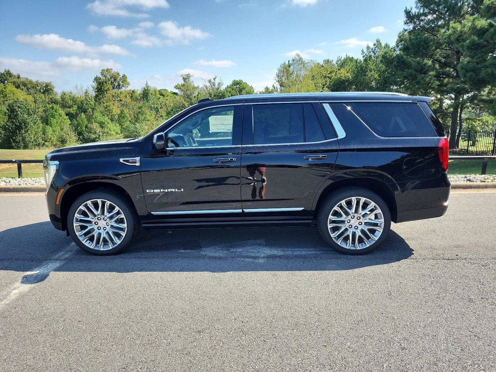 New 2027 GMC Yukon Denali w/ Denali Reserve Package AWD/4WD image 2