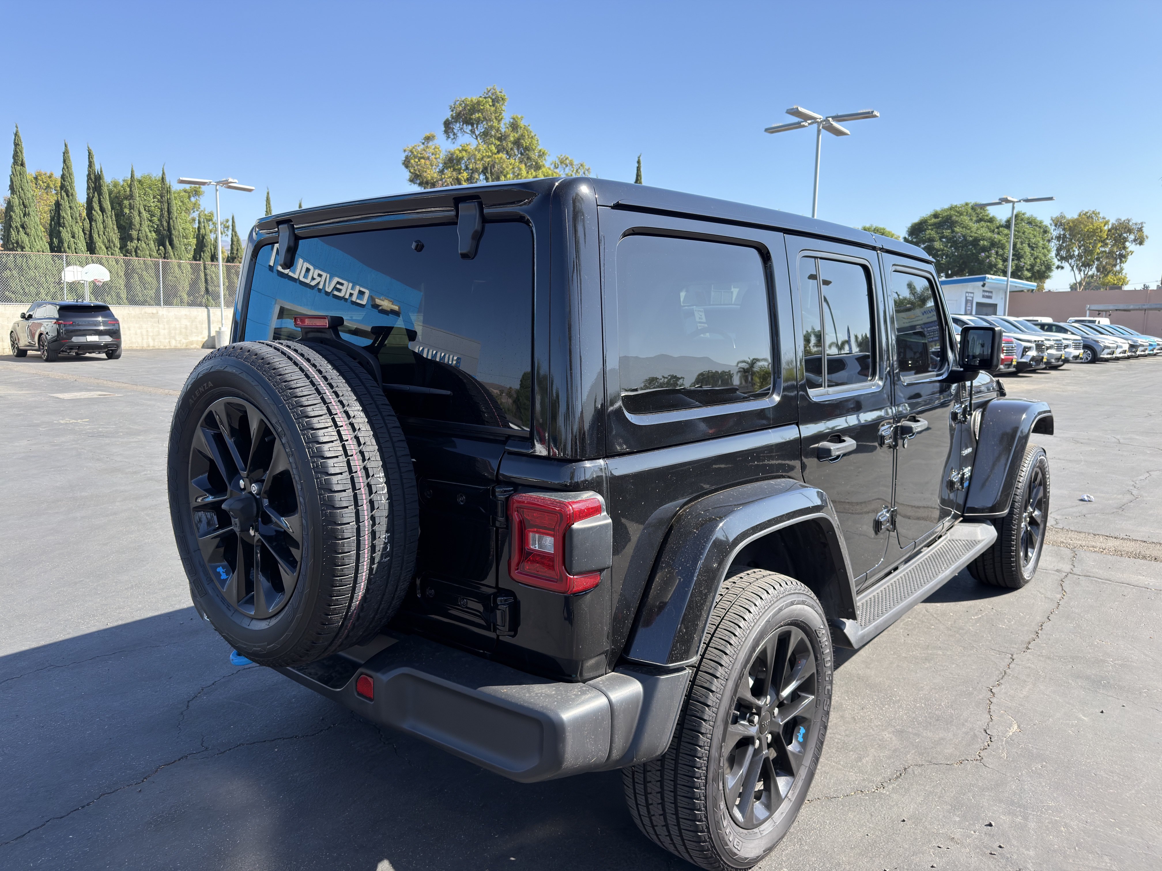 Used 2022 Jeep Wrangler Unlimited Sahara w/ Cold Weather Group AWD/4WD image 8