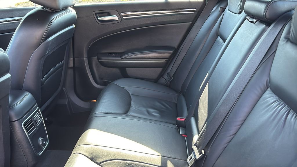 Used 2011 Chrysler 300 Limited image 29