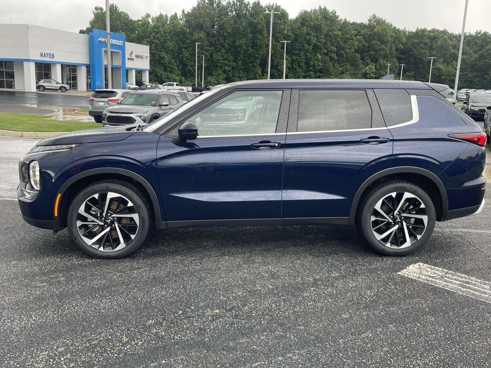 Used 2024 Mitsubishi Outlander SE AWD/4WD image 16