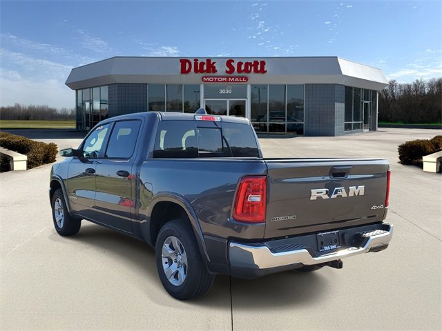 New 2025 RAM 1500 4x4 Crew Cab image 3