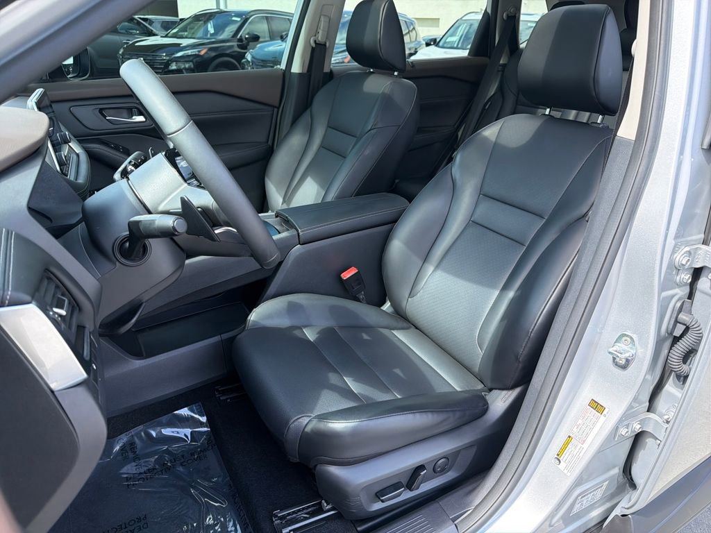 Used 2023 Nissan Rogue SV w/ SV Premium B Package image 31