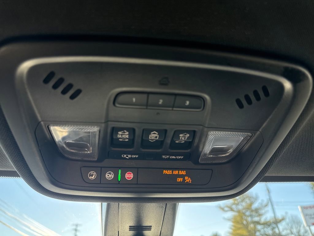 Used 2022 Chevrolet Traverse RS image 35