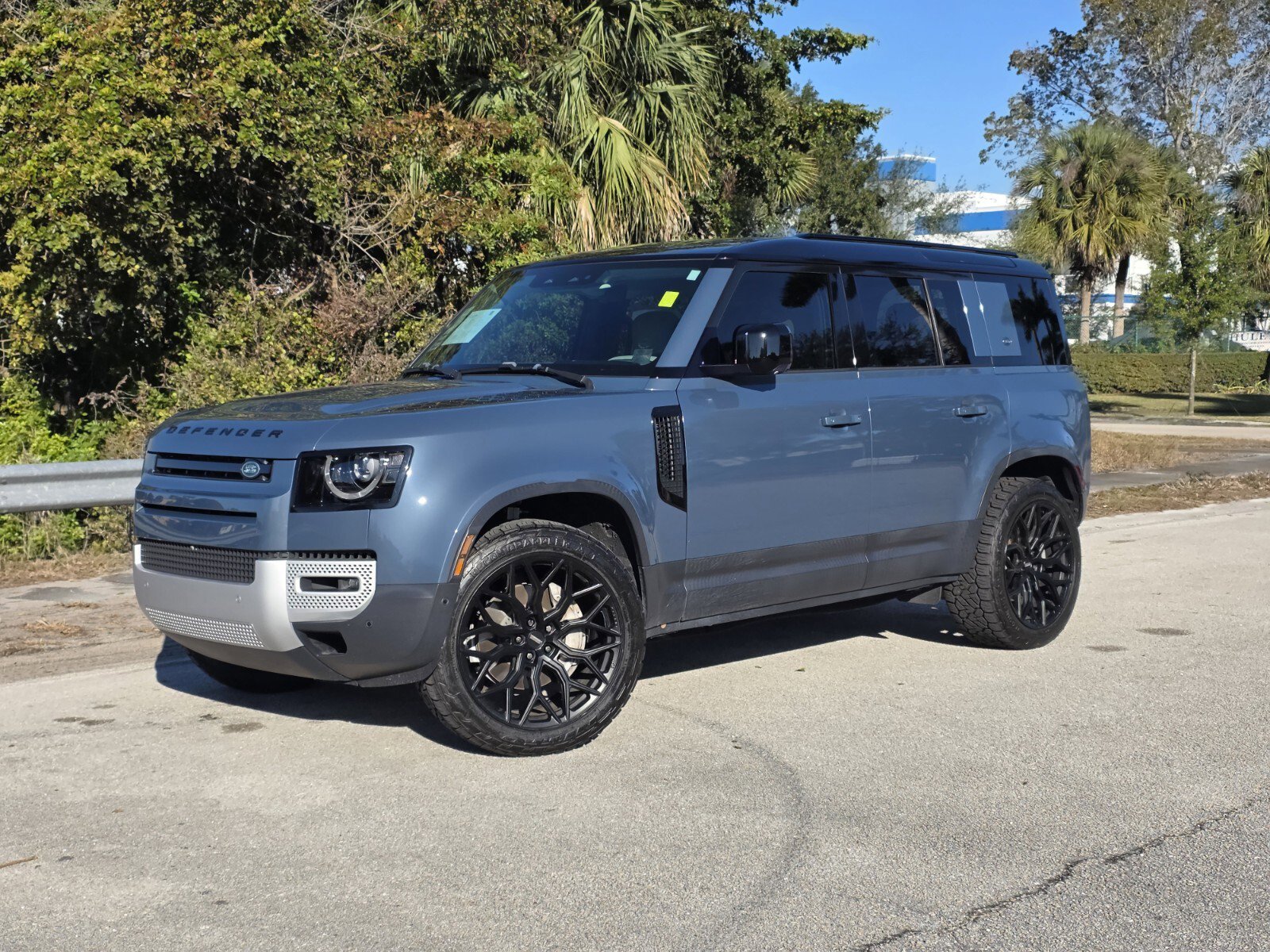 Used 2020 Land Rover Defender 110 HSE image 1