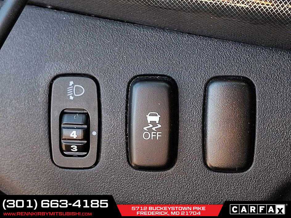 Used 2011 Mitsubishi Lancer Evolution GSR image 23