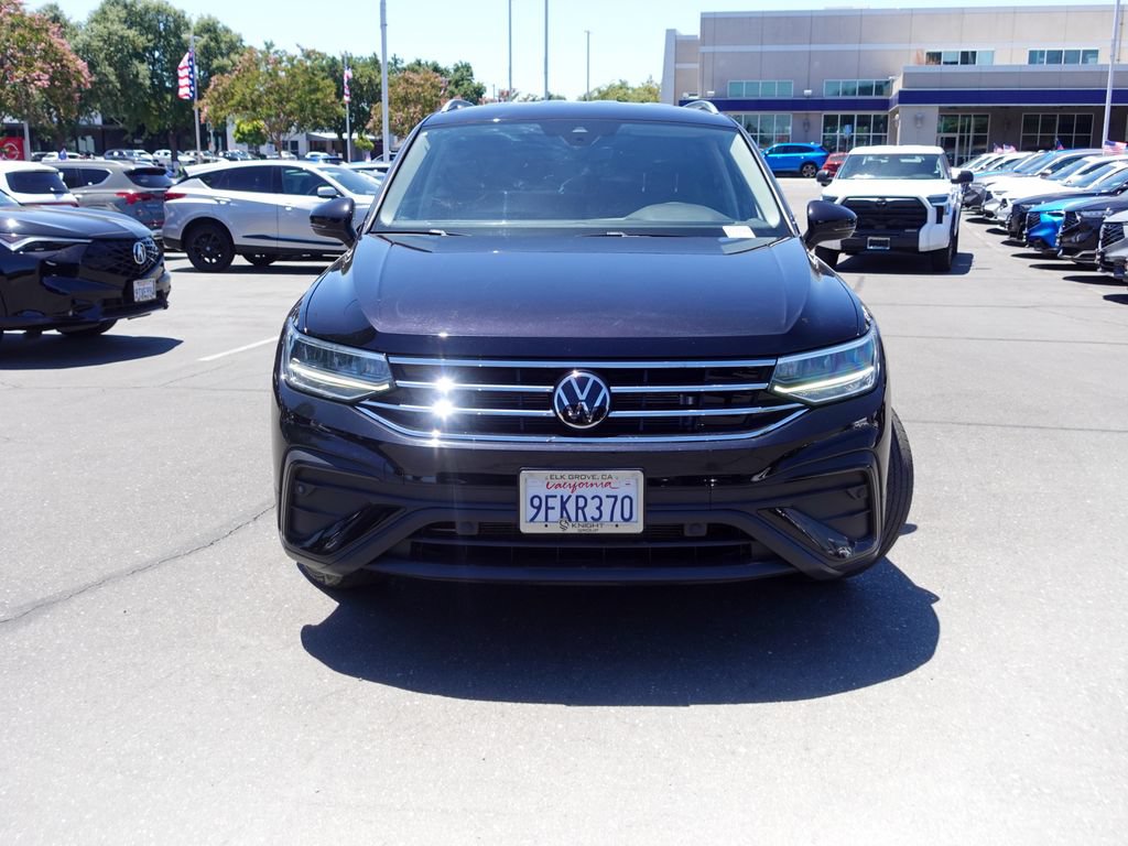 Used 2023 Volkswagen Tiguan SE FWD image 3