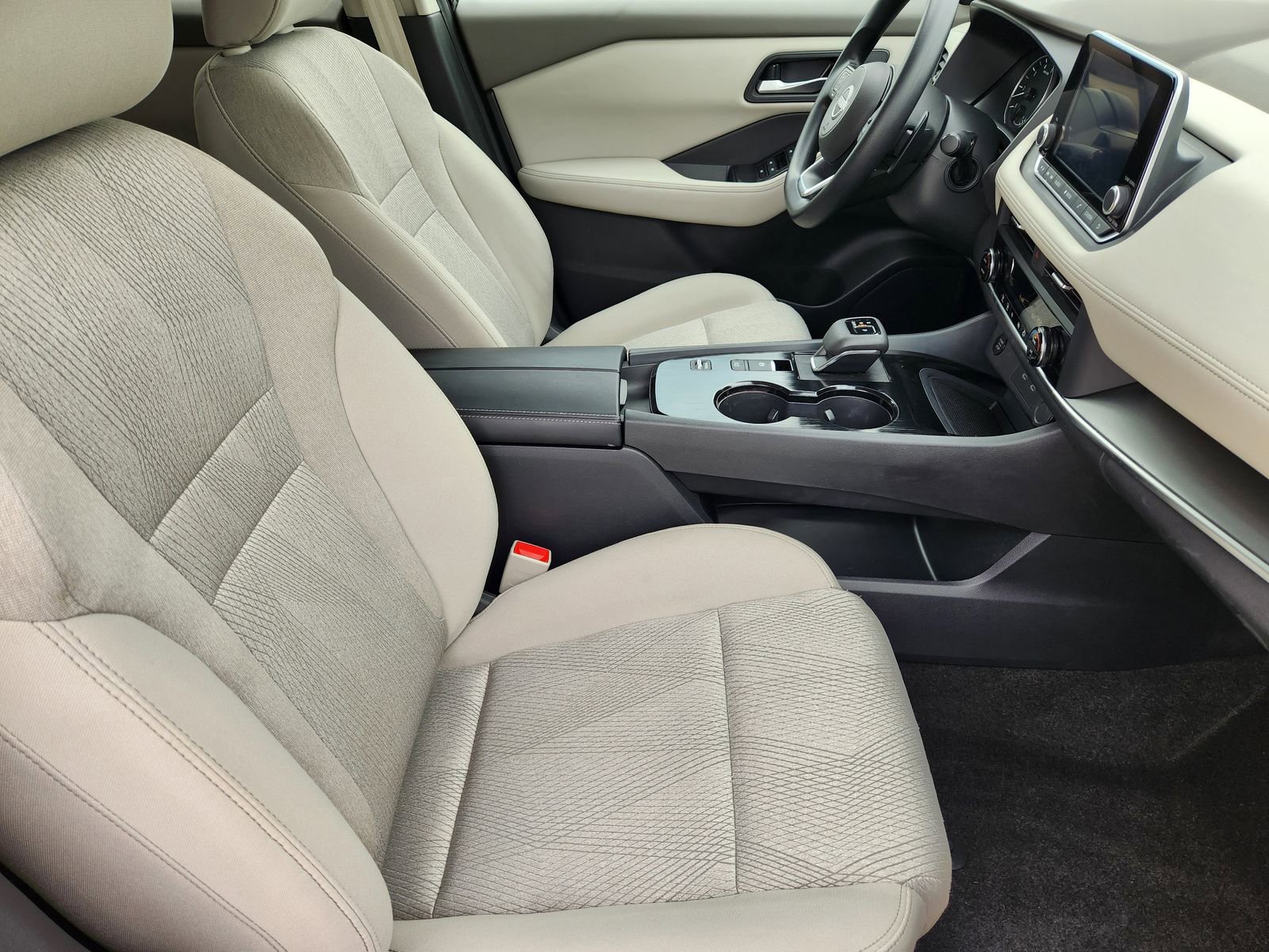 Used 2024 Nissan Rogue SV FWD image 17