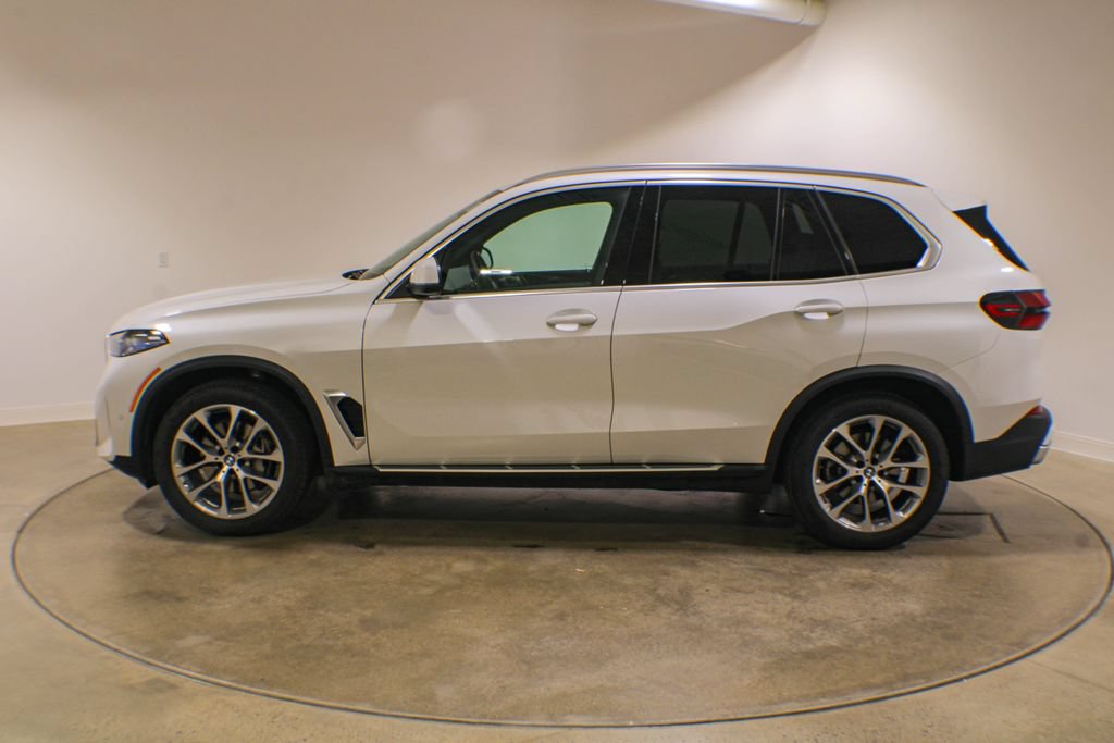 Used 2026 BMW X5 xDrive40i AWD/4WD image 3