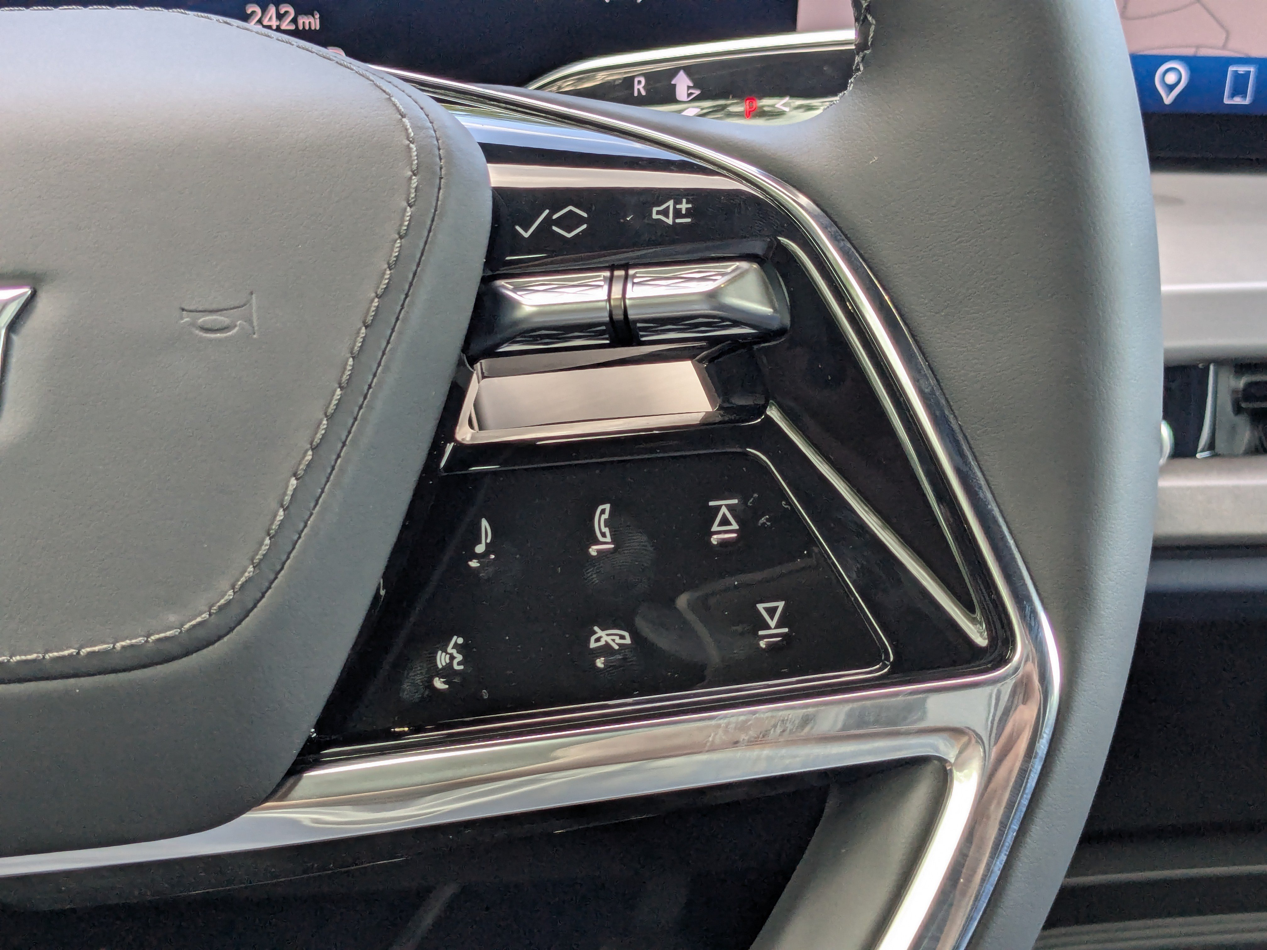 New 2026 Cadillac Vistiq Premium Luxury w/ LPO, Floor Liner Package AWD/4WD image 11