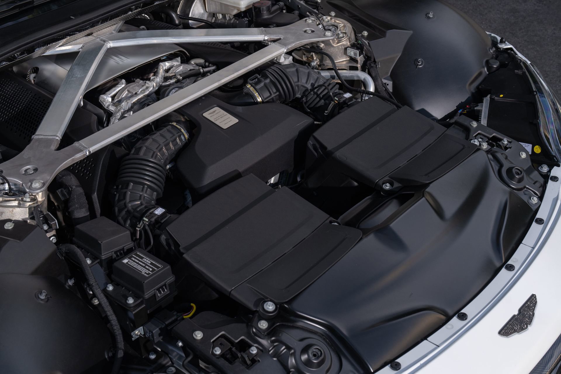 Used 2021 Aston Martin V8 Vantage Coupe RWD image 12