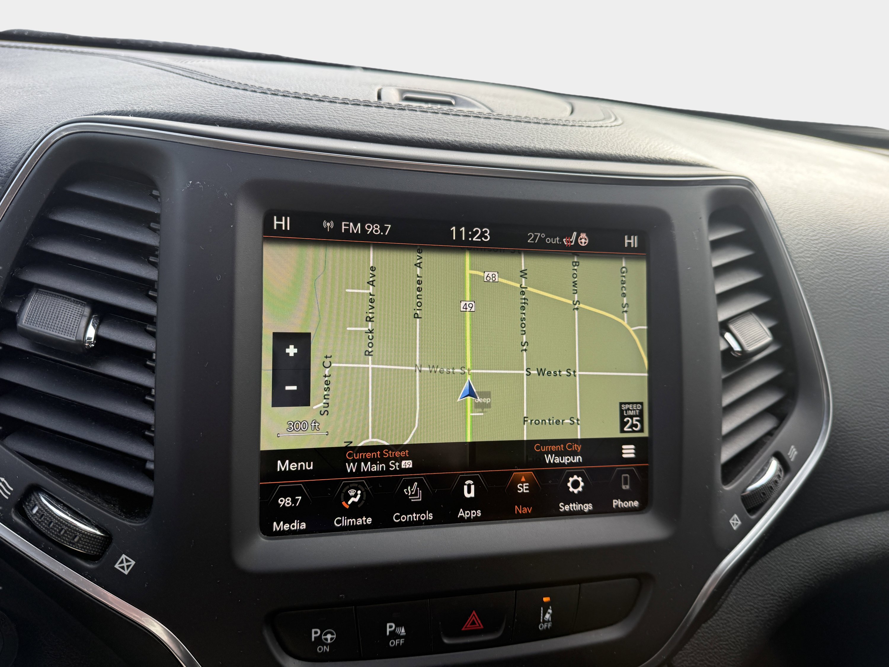 Used 2023 Jeep Cherokee Altitude Lux AWD/4WD image 26
