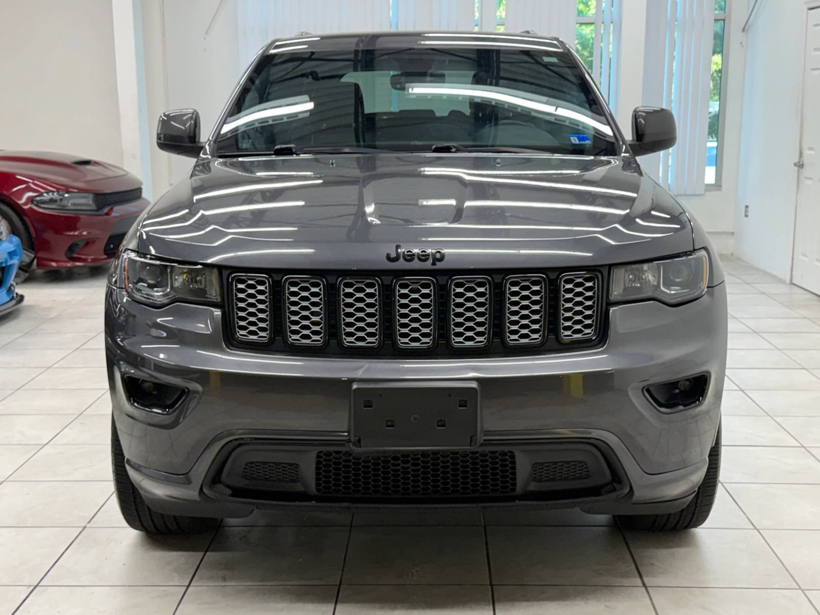 Used 2018 Jeep Grand Cherokee Altitude AWD/4WD image 2