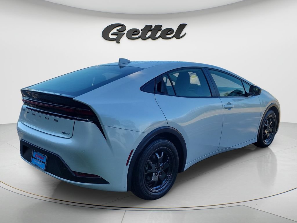 Used 2024 Toyota Prius LE FWD image 5
