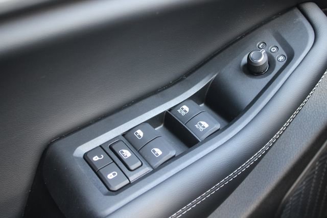 Used 2023 Jeep Grand Cherokee Altitude image 17