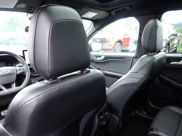 Used 2023 Ford Escape ST-Line w/ Tech Pack #1 AWD/4WD image 17