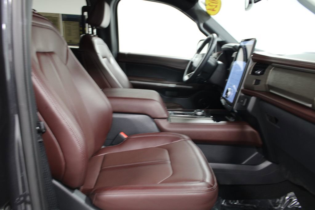 Used 2024 Ford Expedition Limited image 28