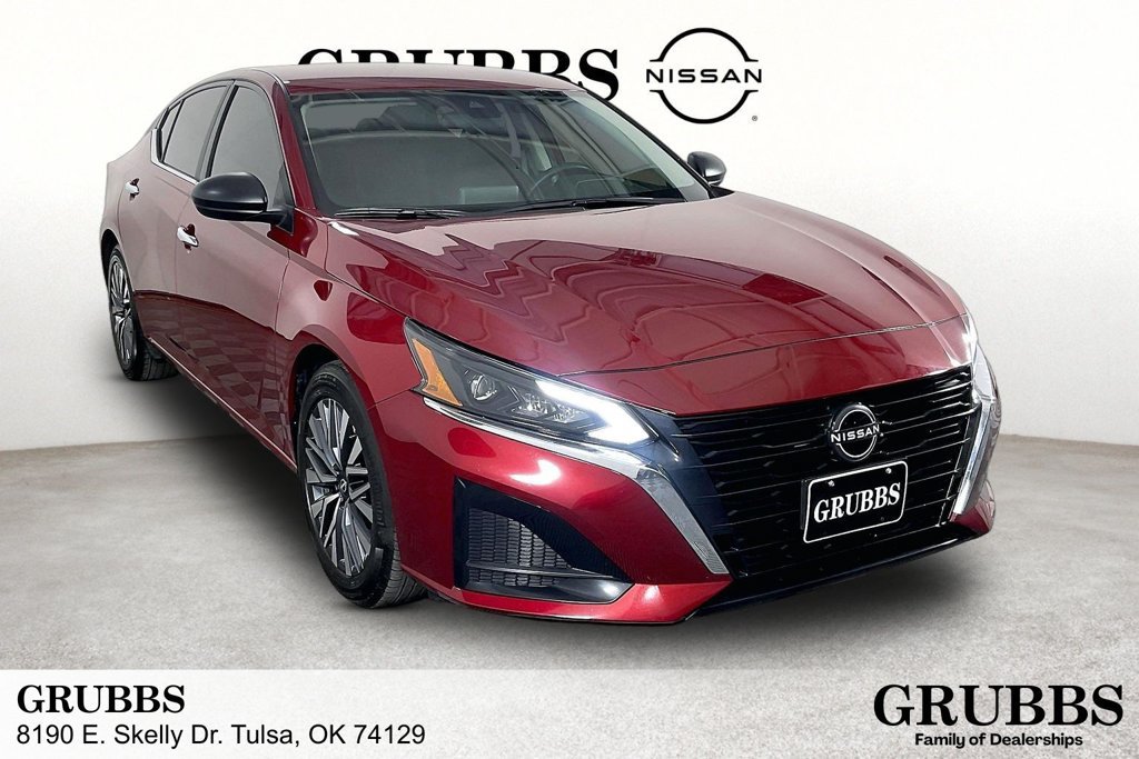 Used 2025 Nissan Altima 2.5 SV FWD image 1