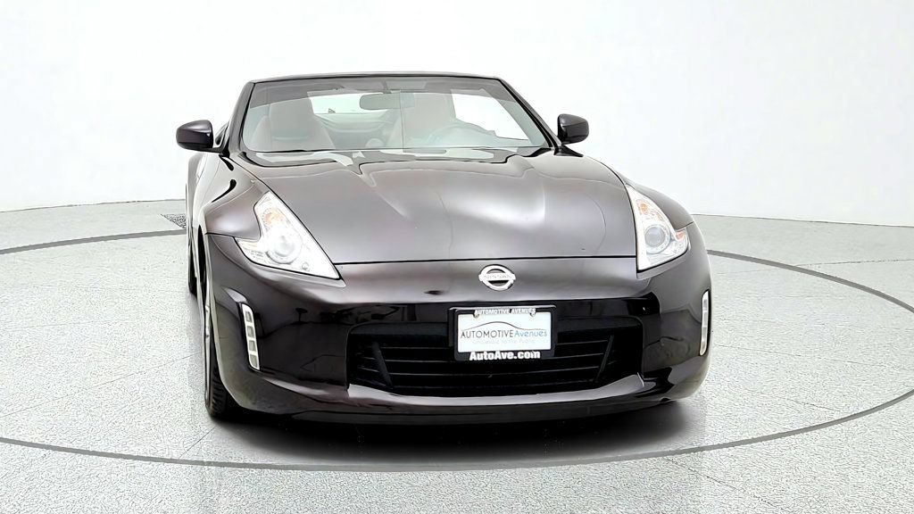 Used 2014 Nissan 370Z Touring w/ Navigation Package RWD image 2