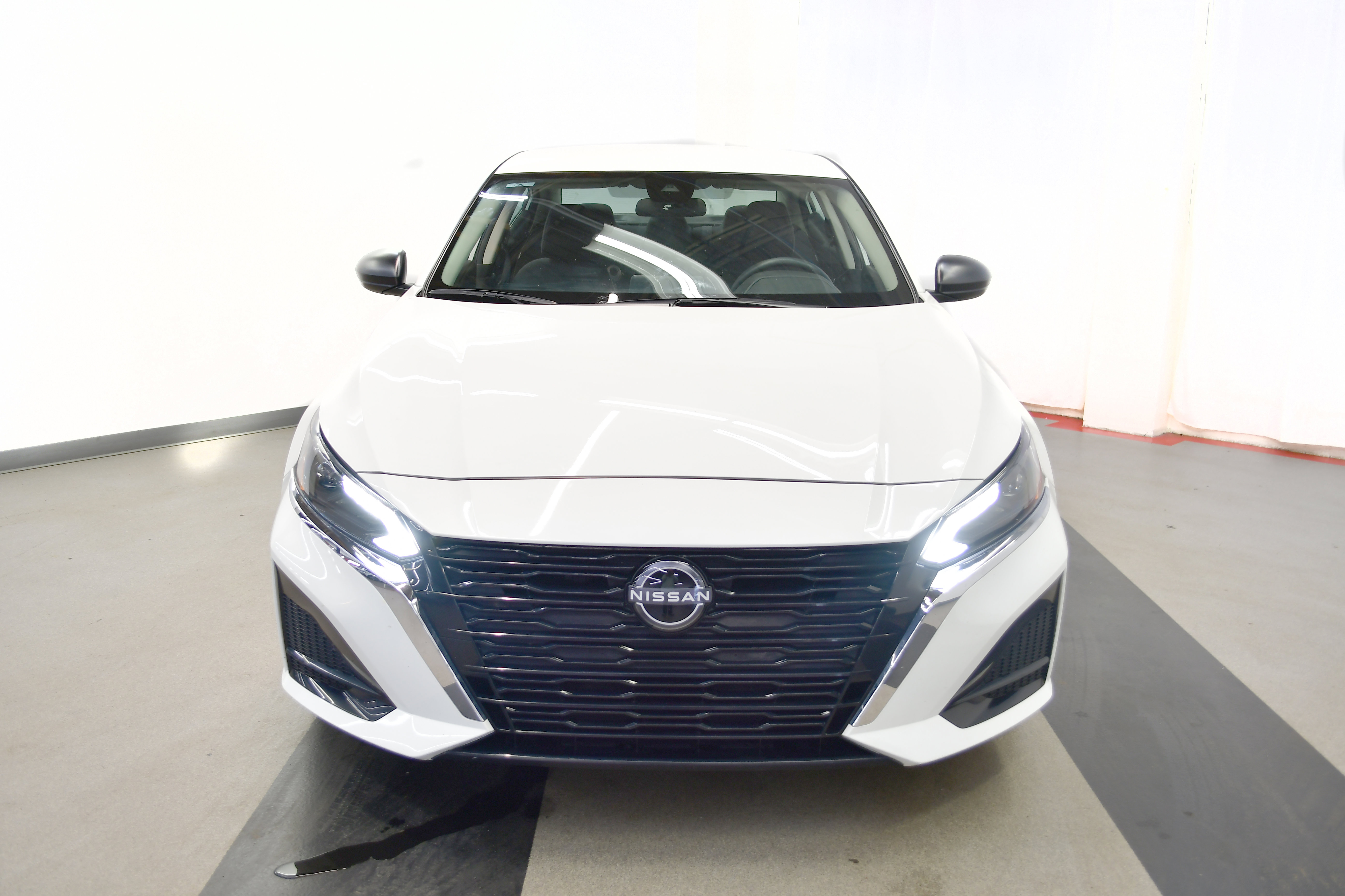 Used 2025 Nissan Altima 2.5 SV image 3