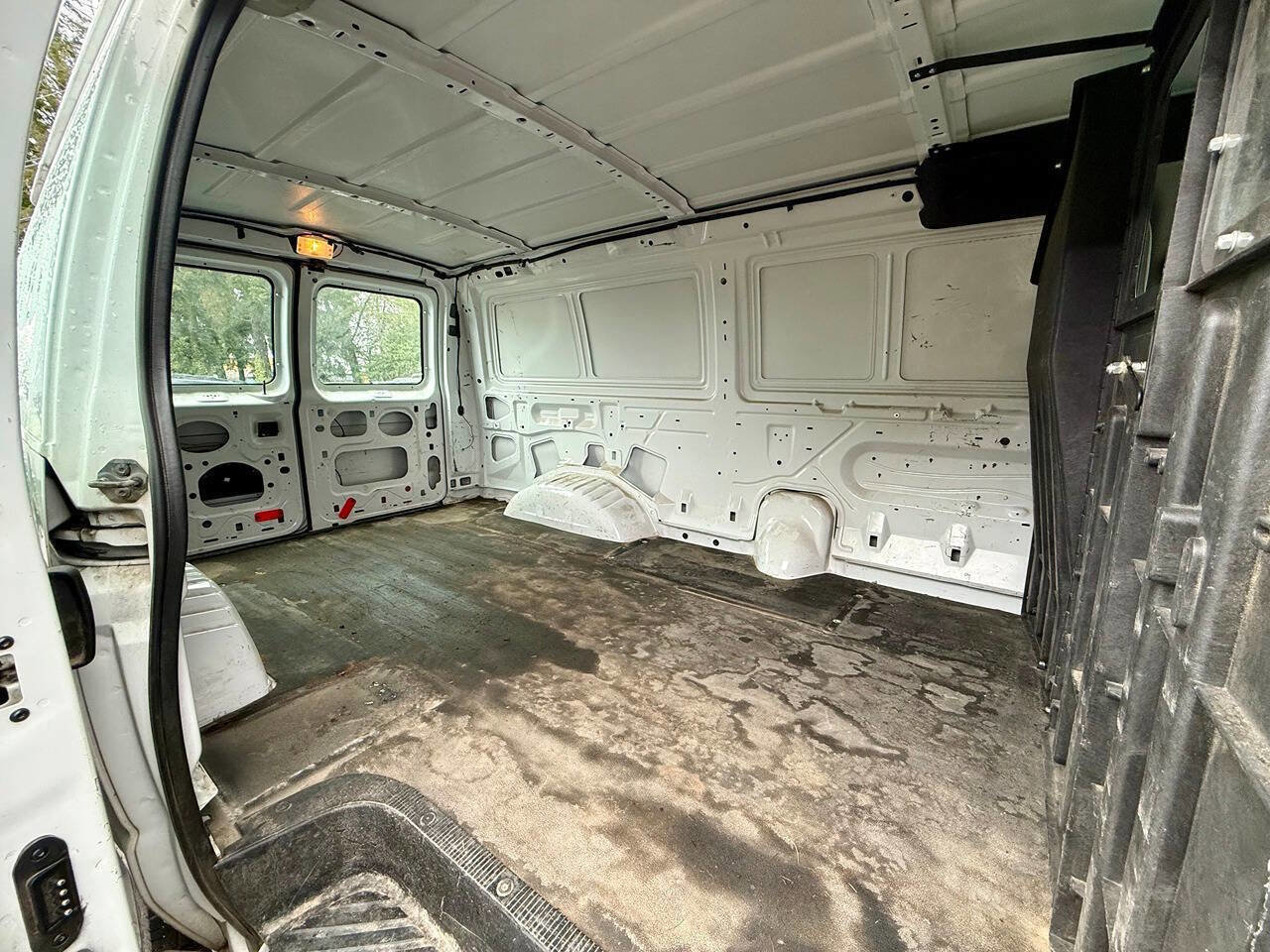 Used 2011 Ford E-250 and Econoline 250 w/ PWR Group RWD image 17