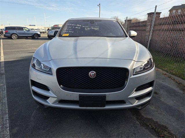 Used 2020 Jaguar F-PACE Premium image 2