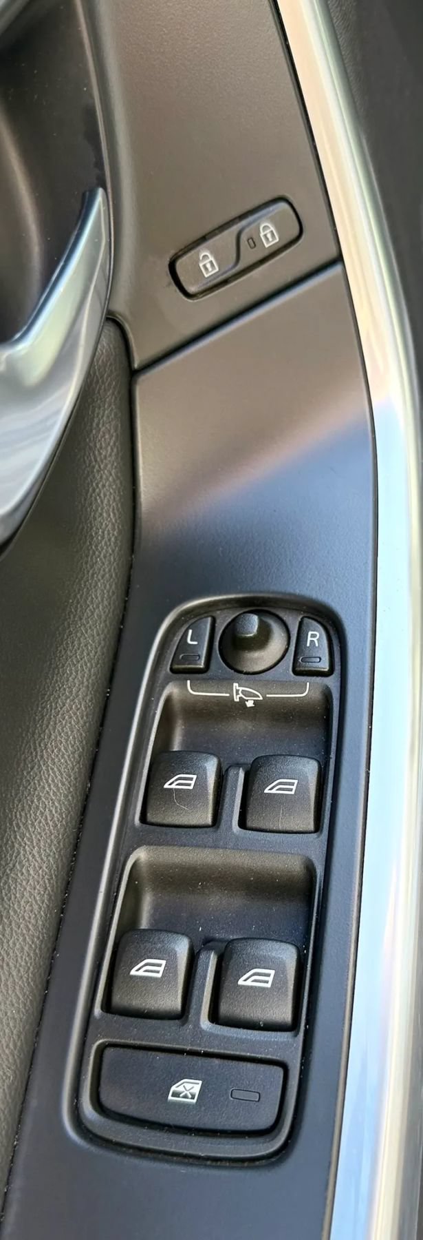 Used 2015 Volvo V60 T5 Premier FWD image 24